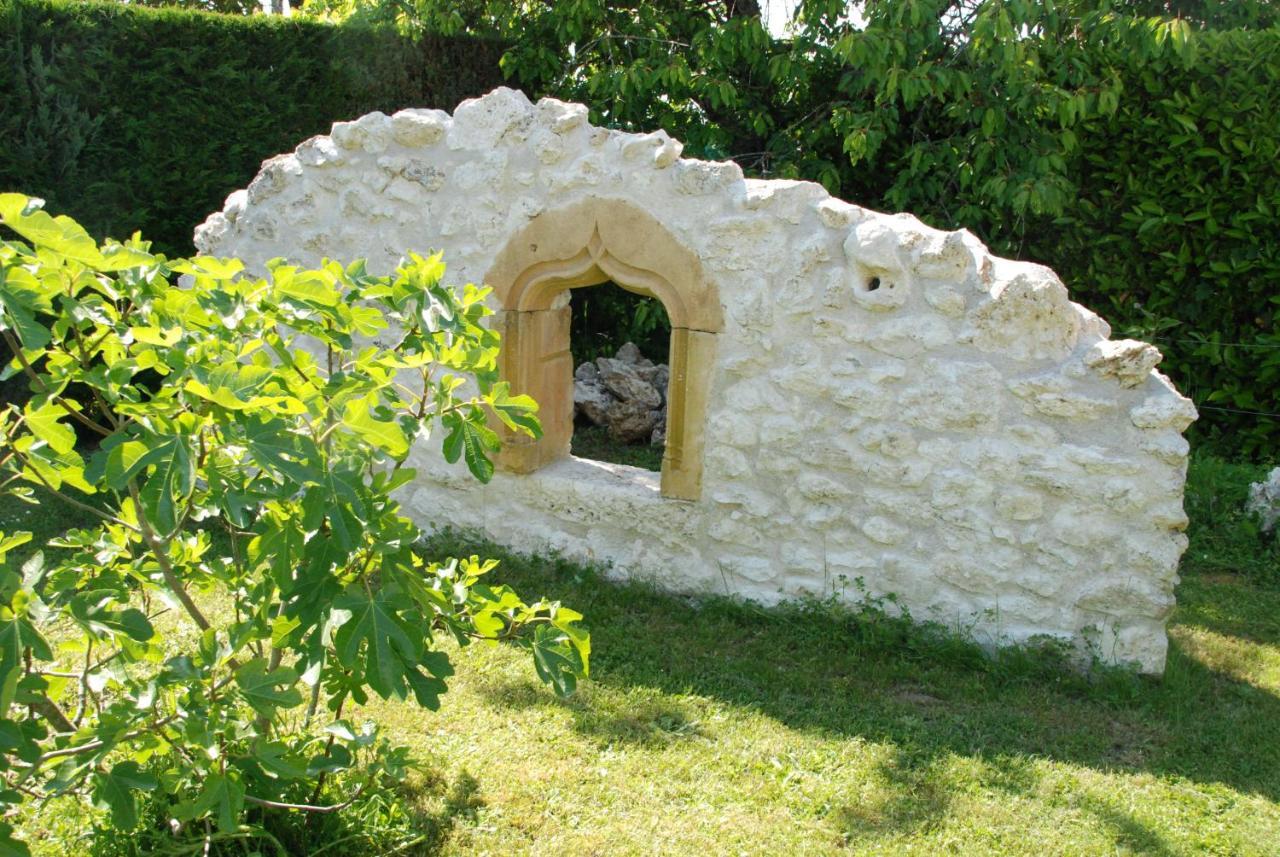 Chambre D'Hotes "Les Paturelles" Fougeres-sur-Bievre Exteriör bild