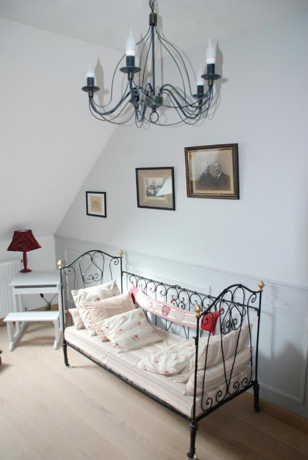 Chambre D'Hotes "Les Paturelles" Fougeres-sur-Bievre Exteriör bild