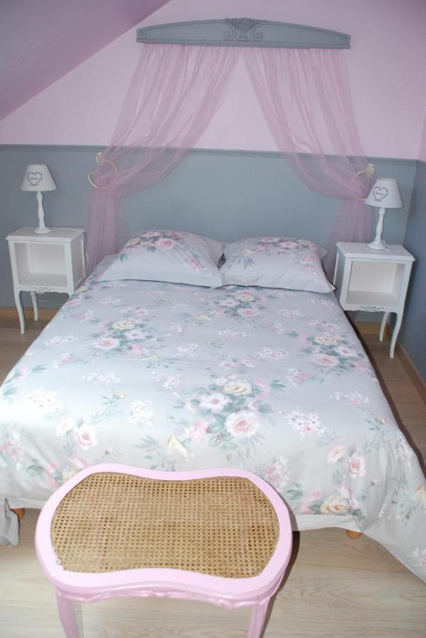 Chambre D'Hotes "Les Paturelles" Fougeres-sur-Bievre Exteriör bild