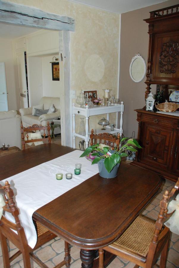 Chambre D'Hotes "Les Paturelles" Fougeres-sur-Bievre Exteriör bild