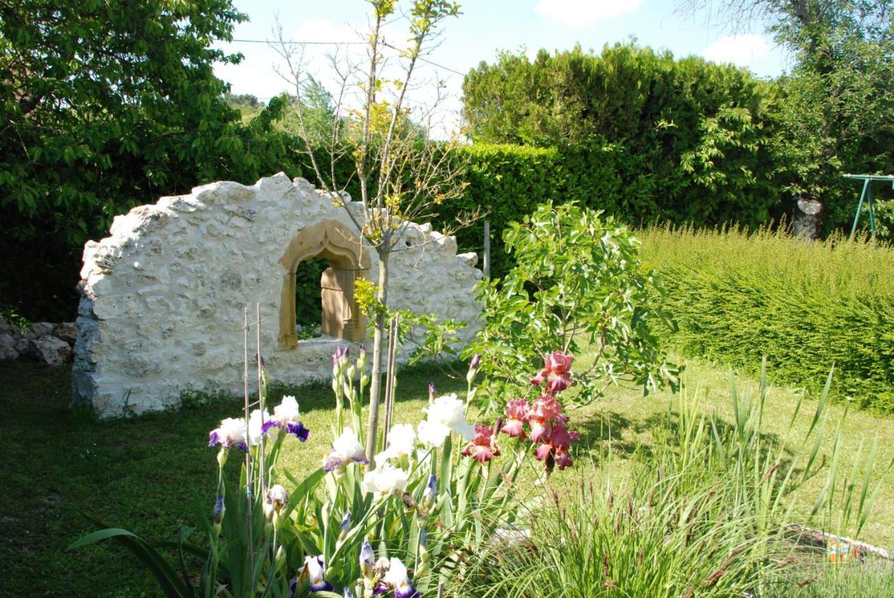 Chambre D'Hotes "Les Paturelles" Fougeres-sur-Bievre Exteriör bild