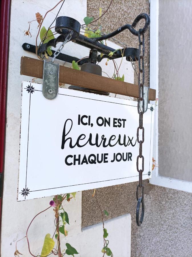 Chambre D'Hotes "Les Paturelles" Fougeres-sur-Bievre Exteriör bild